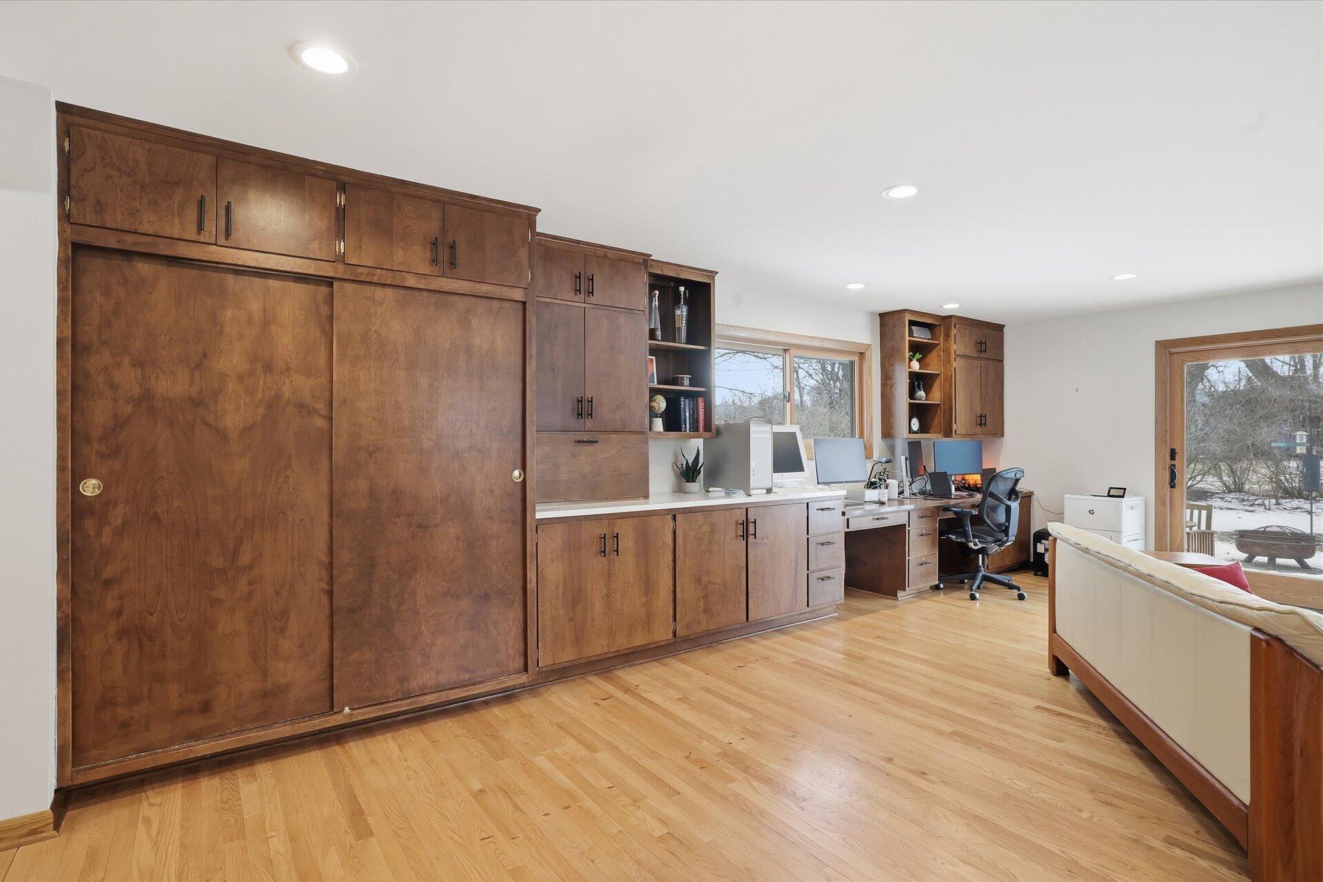 8965 North Navajo Road Bayside, WI 53217 - Photo 14 of 37 20-025_ACAM9231