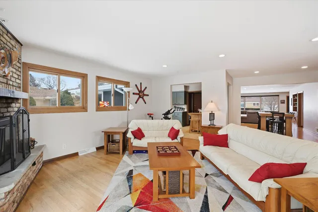 $479,900 | 8965 North Navajo Road, Bayside, WI 53217