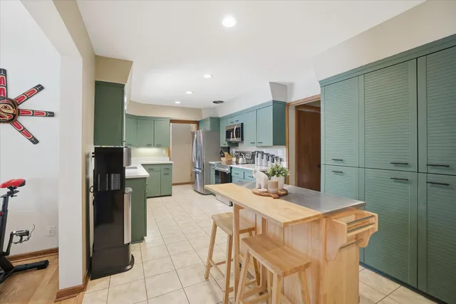 $479,900 | 8965 North Navajo Road, Bayside, WI 53217