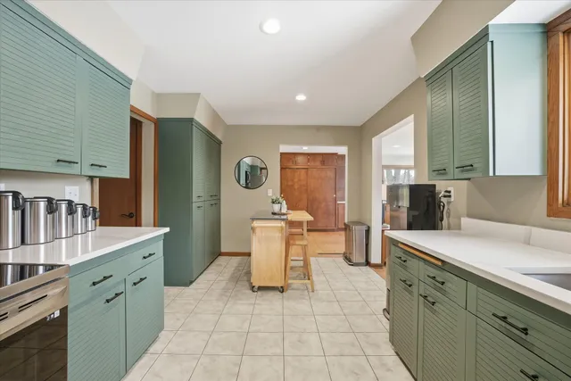 $479,900 | 8965 North Navajo Road, Bayside, WI 53217