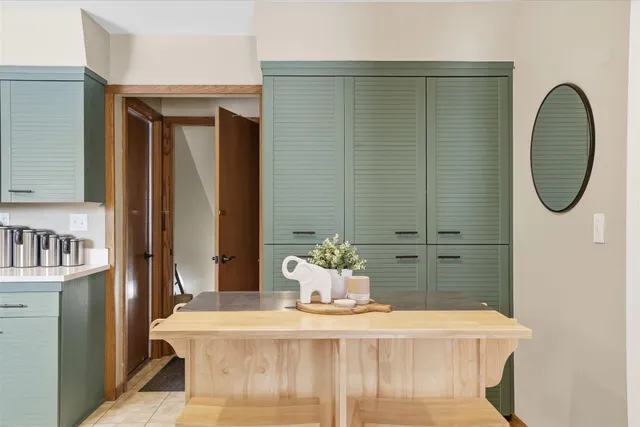 $479,900 | 8965 North Navajo Road, Bayside, WI 53217