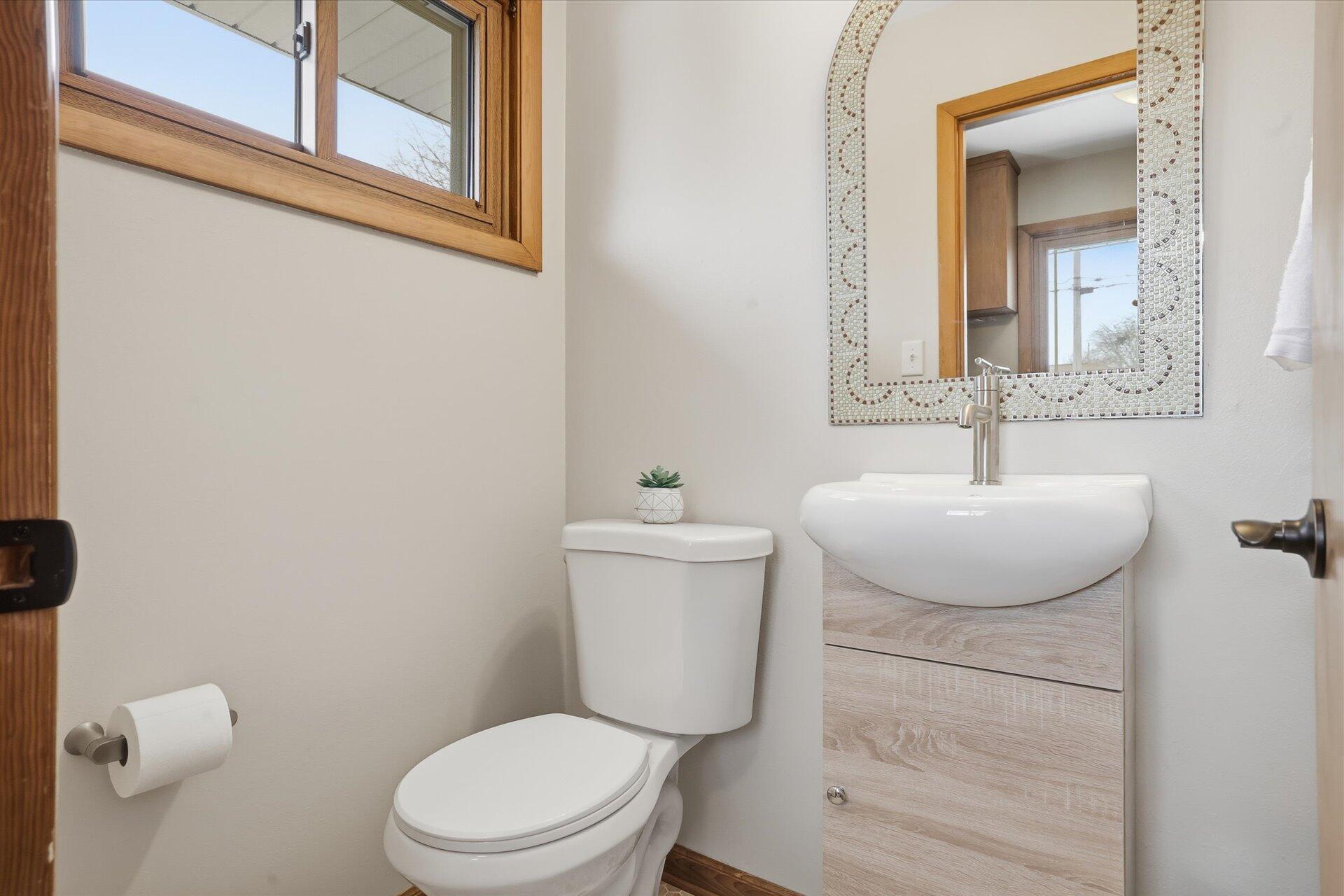 8965 North Navajo Road Bayside, WI 53217 - Photo 23 of 37 Half Bath