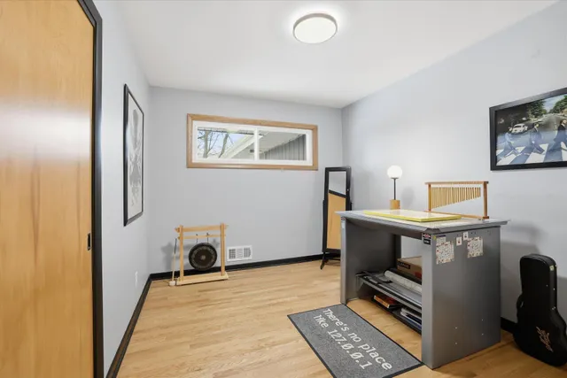 $479,900 | 8965 North Navajo Road, Bayside, WI 53217