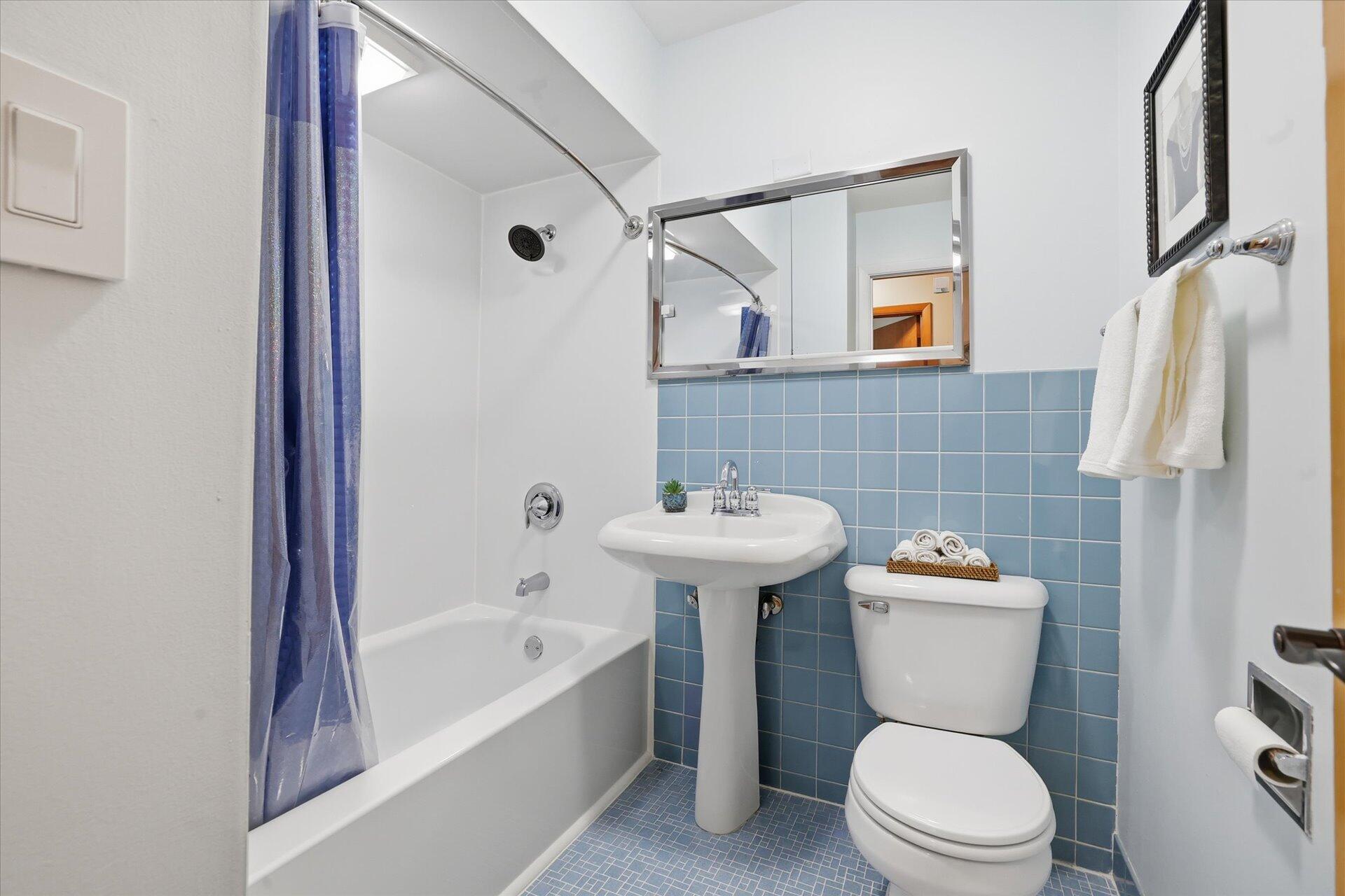 8965 North Navajo Road Bayside, WI 53217 - Photo 32 of 37 Full Bath