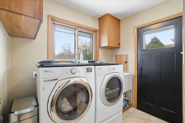 $479,900 | 8965 North Navajo Road, Bayside, WI 53217