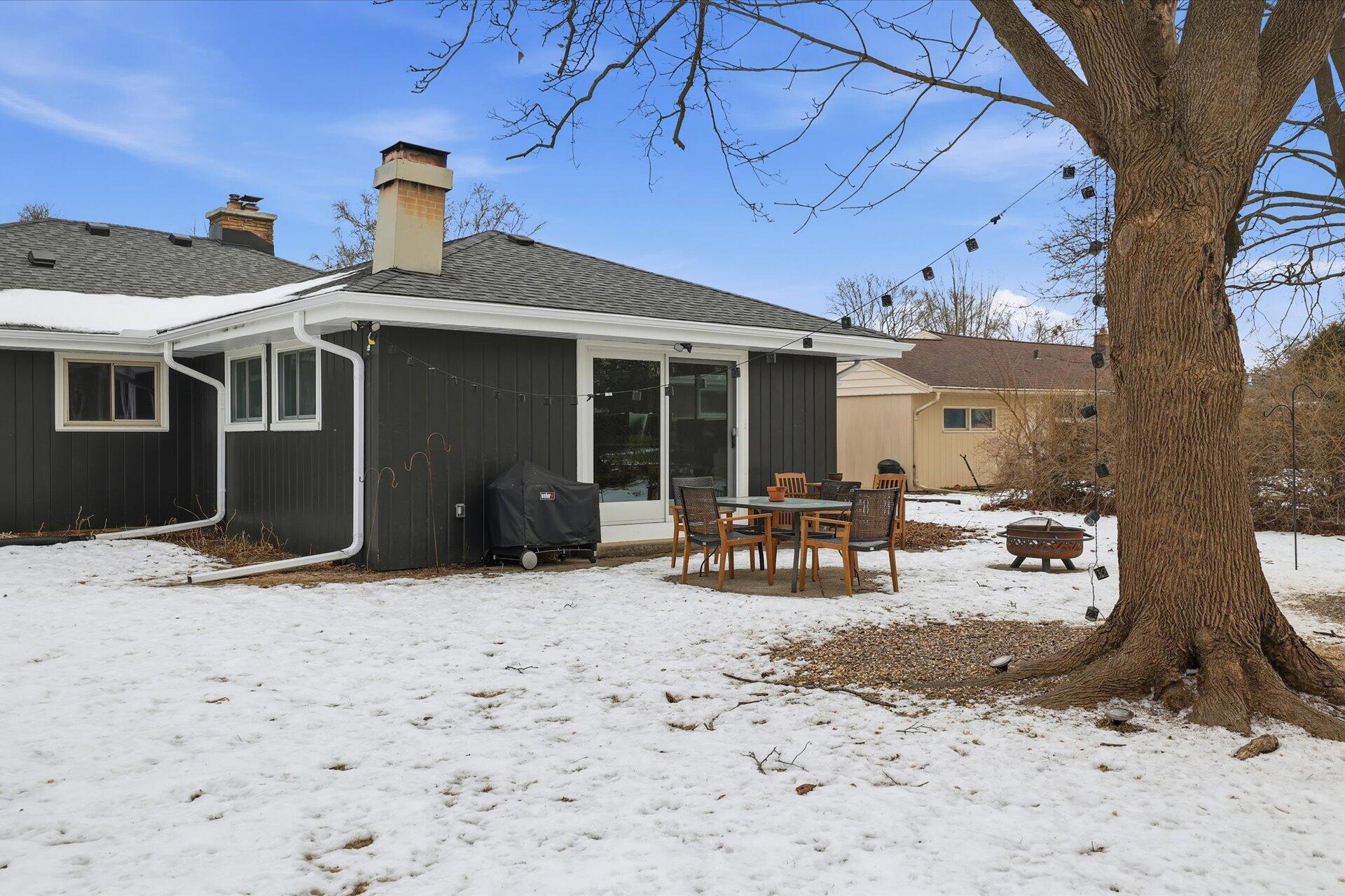 8965 North Navajo Road Bayside, WI 53217 - Photo 35 of 37 34-040_ACAM9291