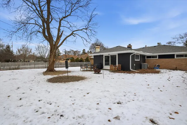 $479,900 | 8965 North Navajo Road, Bayside, WI 53217