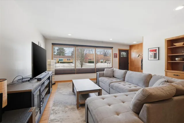 $479,900 | 8965 North Navajo Road, Bayside, WI 53217