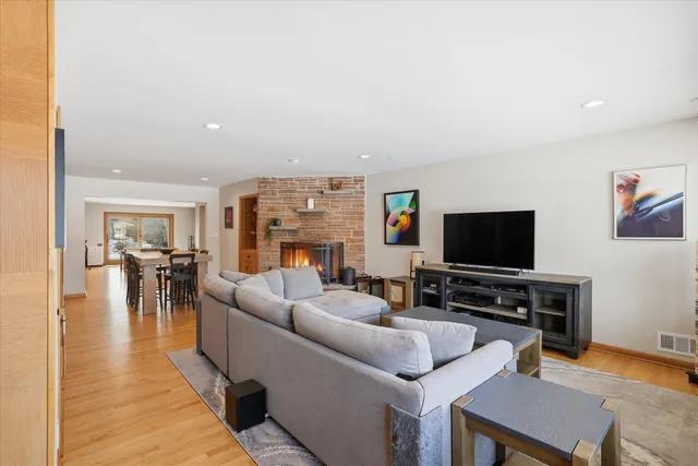 $479,900 | 8965 North Navajo Road, Bayside, WI 53217