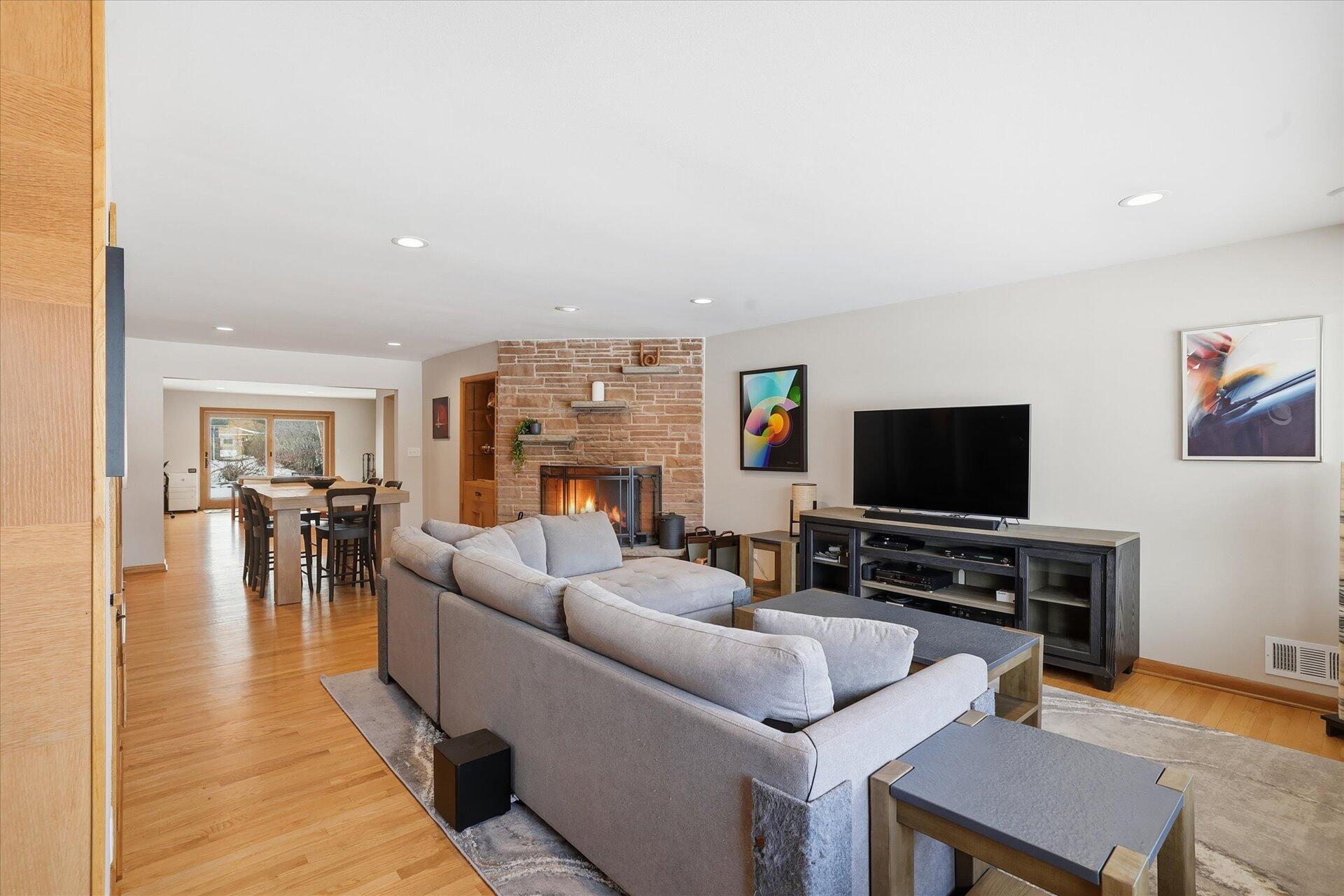 8965 North Navajo Road Bayside, WI 53217 - Photo 6 of 37 04-008_ACAM9192_with_fire