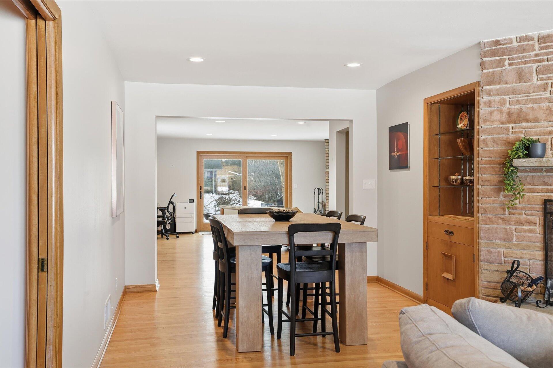 8965 North Navajo Road Bayside, WI 53217 - Photo 7 of 37 17-022_ACAM9195