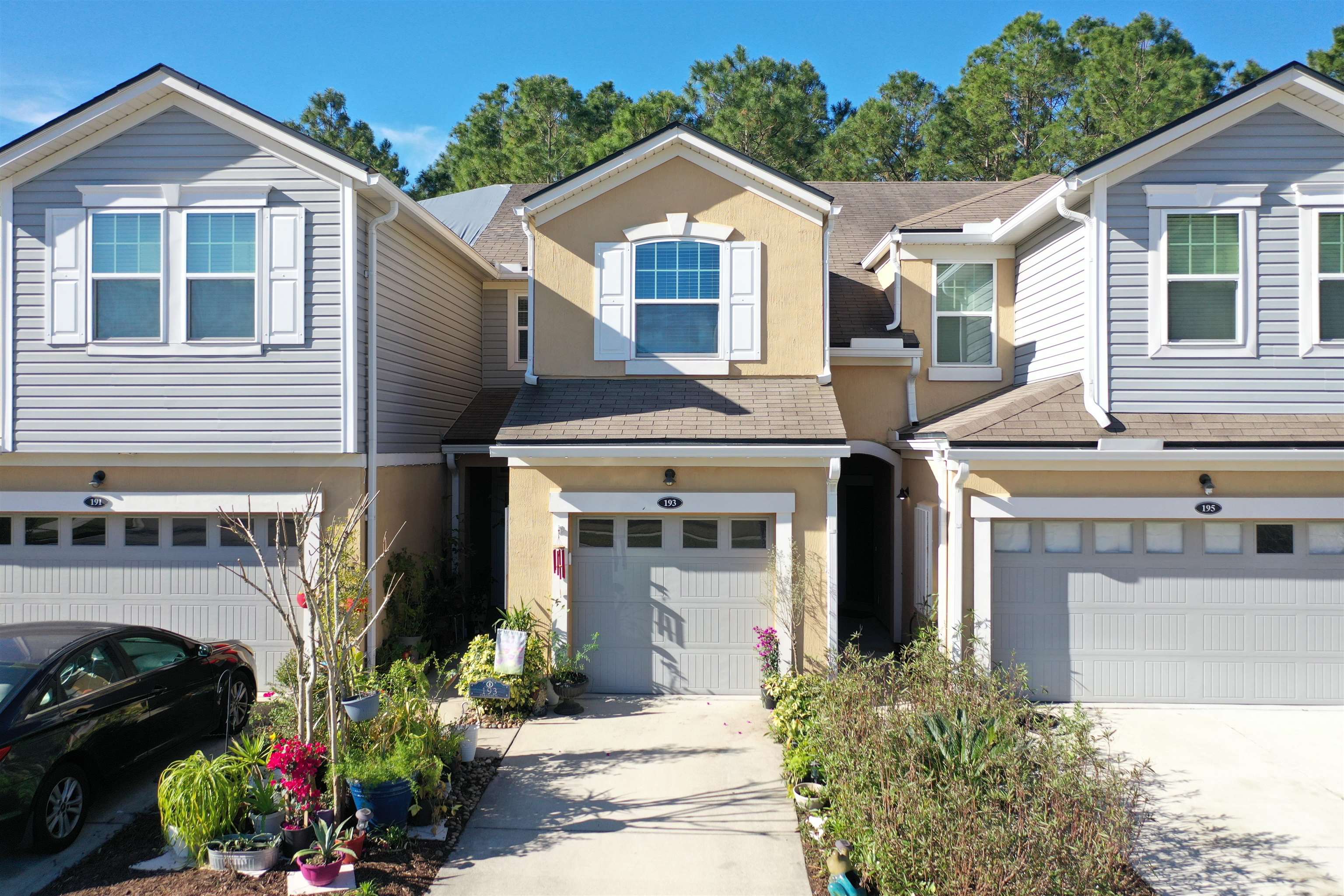 193 Paradas Place St. Augustine, FL 32092 - Photo 2 of 44 a front view of a house with a garden