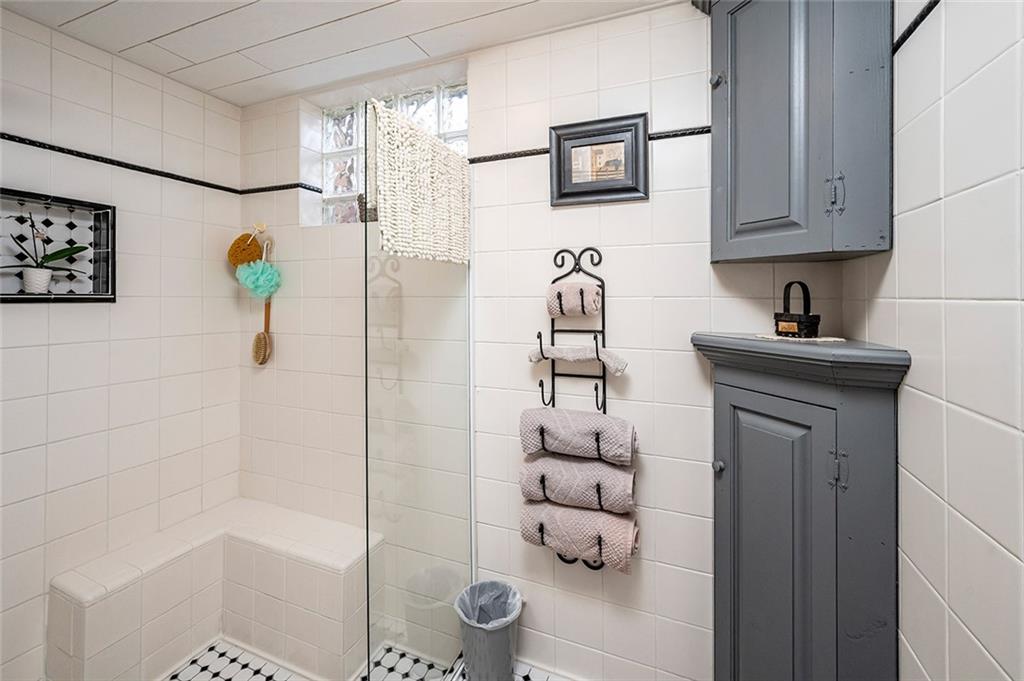 934 Pleasant Valley Road Mount Pleasant, PA 15666 - Photo 18 of 25 a bathroom with a shower