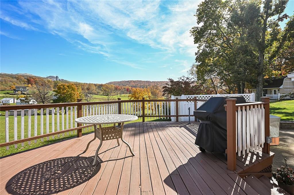 934 Pleasant Valley Road Mount Pleasant, PA 15666 - Photo 19 of 25 a view of balcony with wooden floor and fence