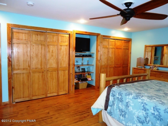 1415 Davids Road Effort, PA 18330 - Photo 20 of 35 a bedroom with a bed and wooden floor