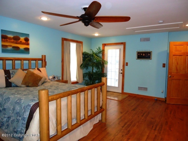 1415 Davids Road Effort, PA 18330 - Photo 21 of 35 a bed room with a bed and a book shelf