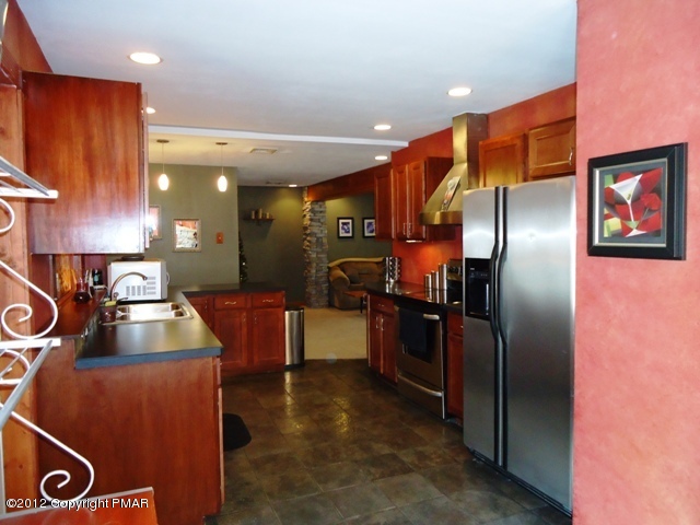 1415 Davids Road Effort, PA 18330 - Photo 7 of 35 a kitchen with lots of counter top space