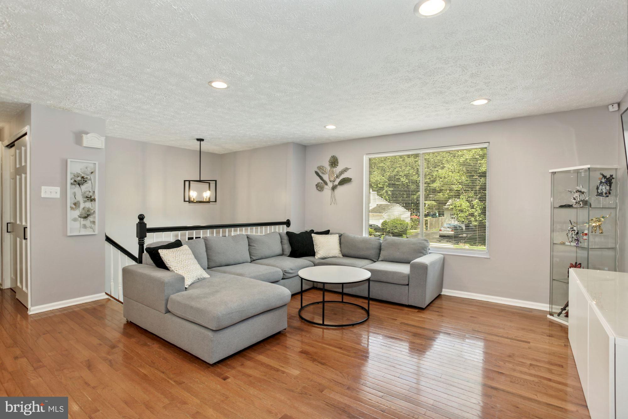 5808 Heming Avenue Springfield, VA 22151 - Photo 4 of 25