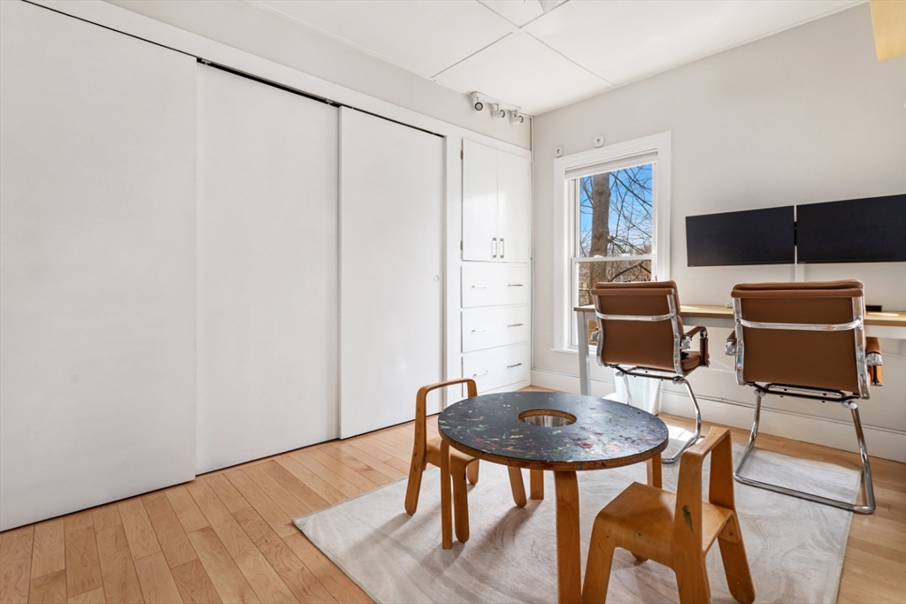 52 Chestnut Street Wakefield, MA 01880 - Photo 15 of 42 a view of a livingroom with furniture