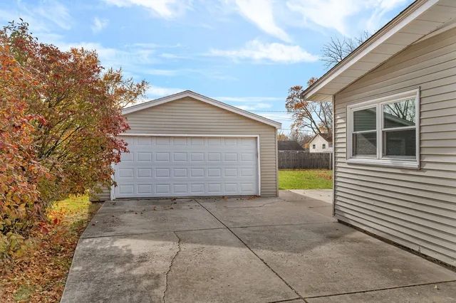 $299,900 | 423 Maple Drive, Morris, IL 60450