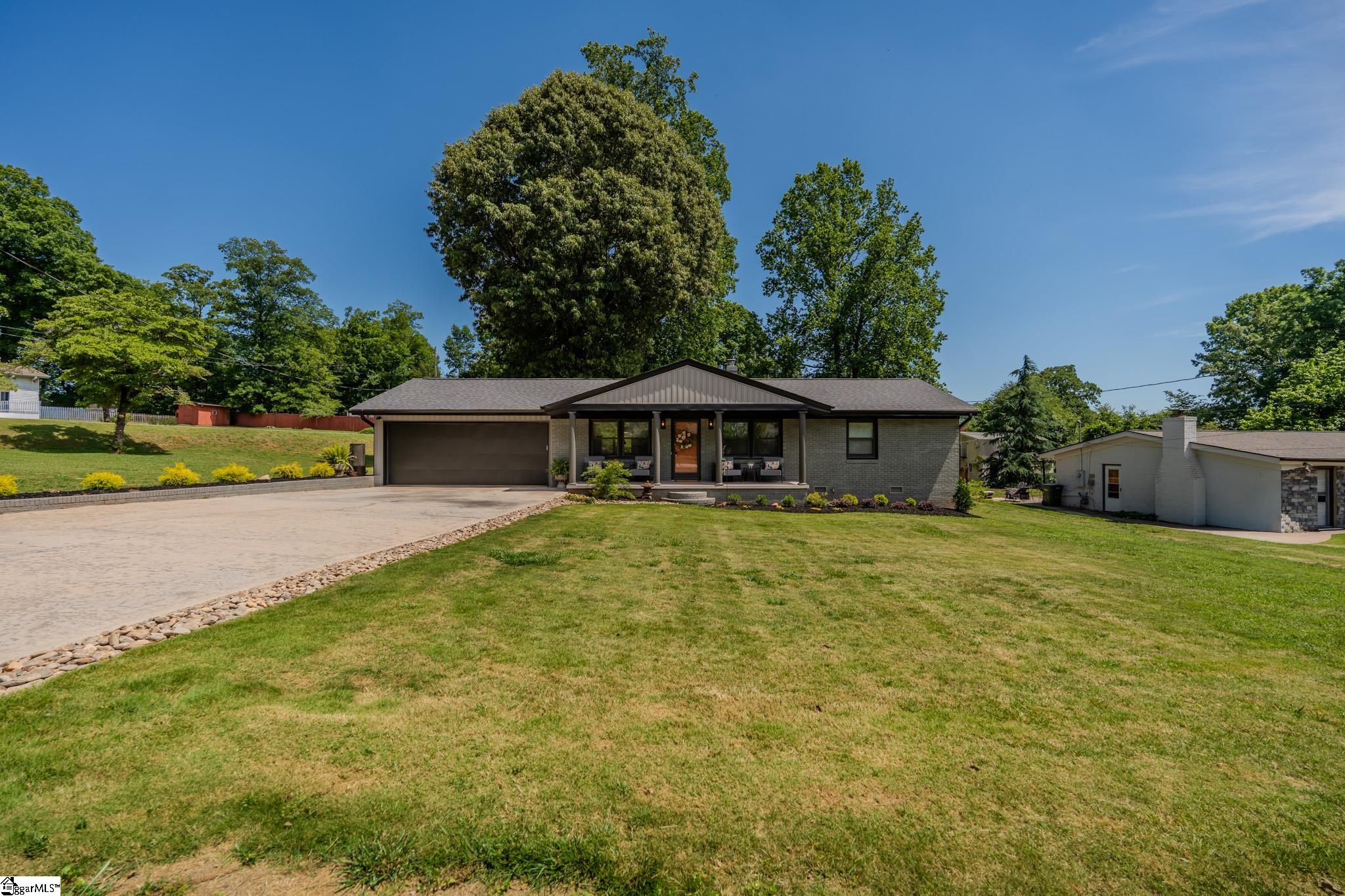 201 Carolyn Road Easley, SC 29642 - Photo 5 of 34