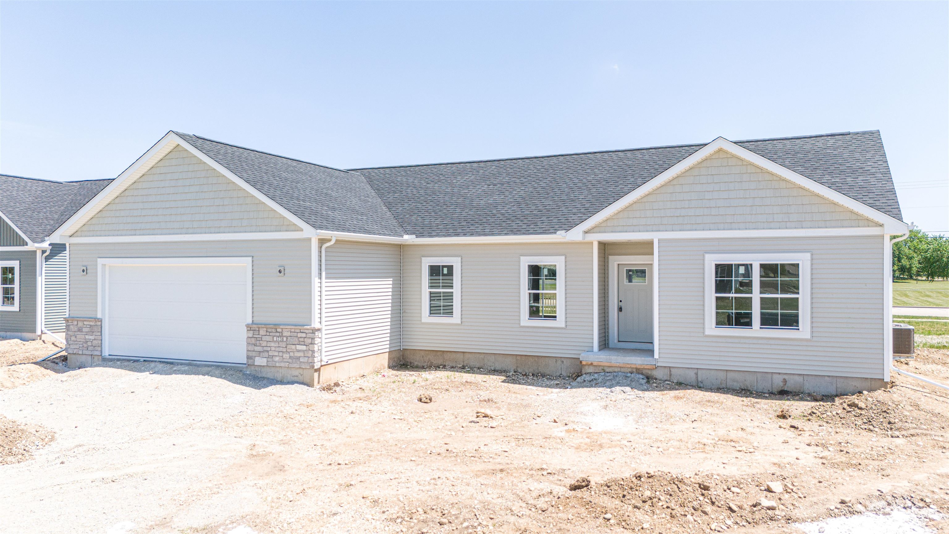 1738 East Kyle Beloit, WI 53511 - Photo 2 of 13