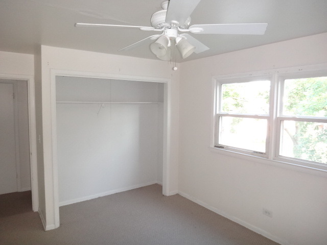 192 East Quincy Street Riverside, IL 60546 - Photo 9 of 11 an empty room with windows and fan