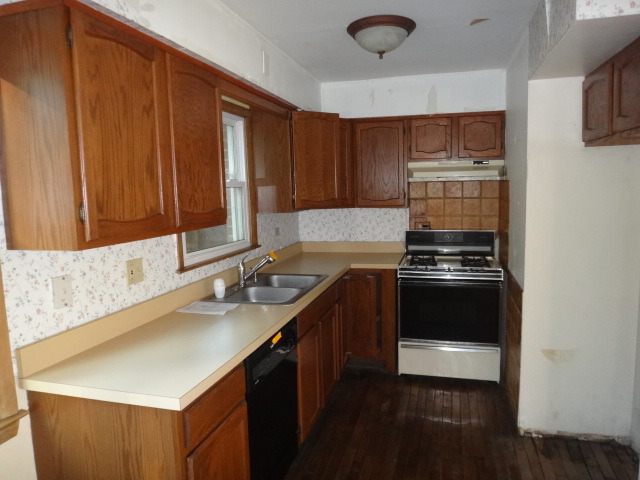 192 East Quincy Street Riverside, IL 60546 - Photo 10 of 11 a kitchen with a sink and a stove top oven