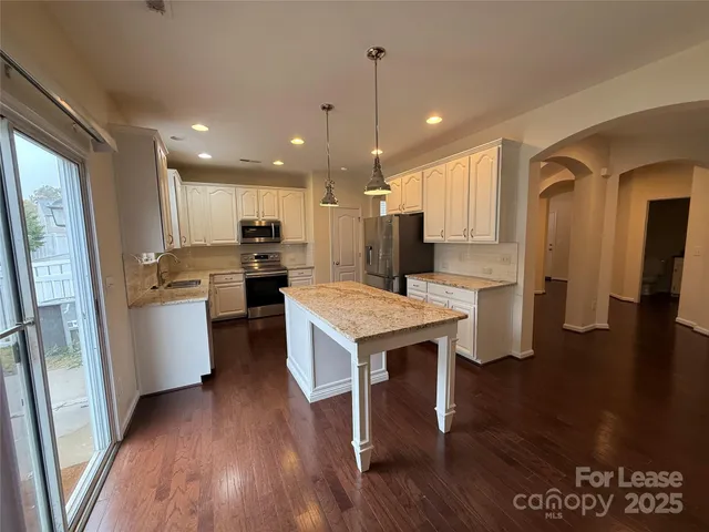 $3,300 | 6422 Del Rio Road, Charlotte, NC 28277