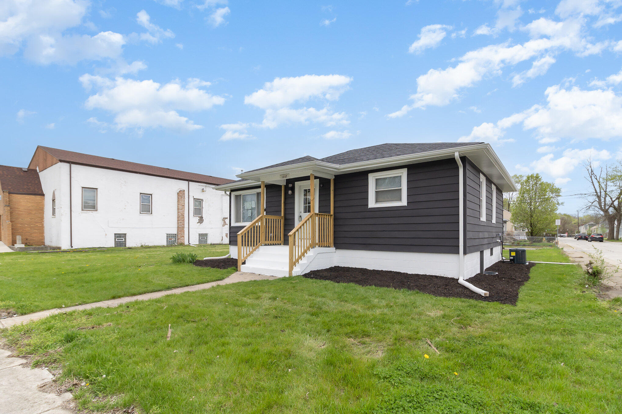 1237 Field Street Hammond, IN 46320 - Photo 2 of 21 2038x1359