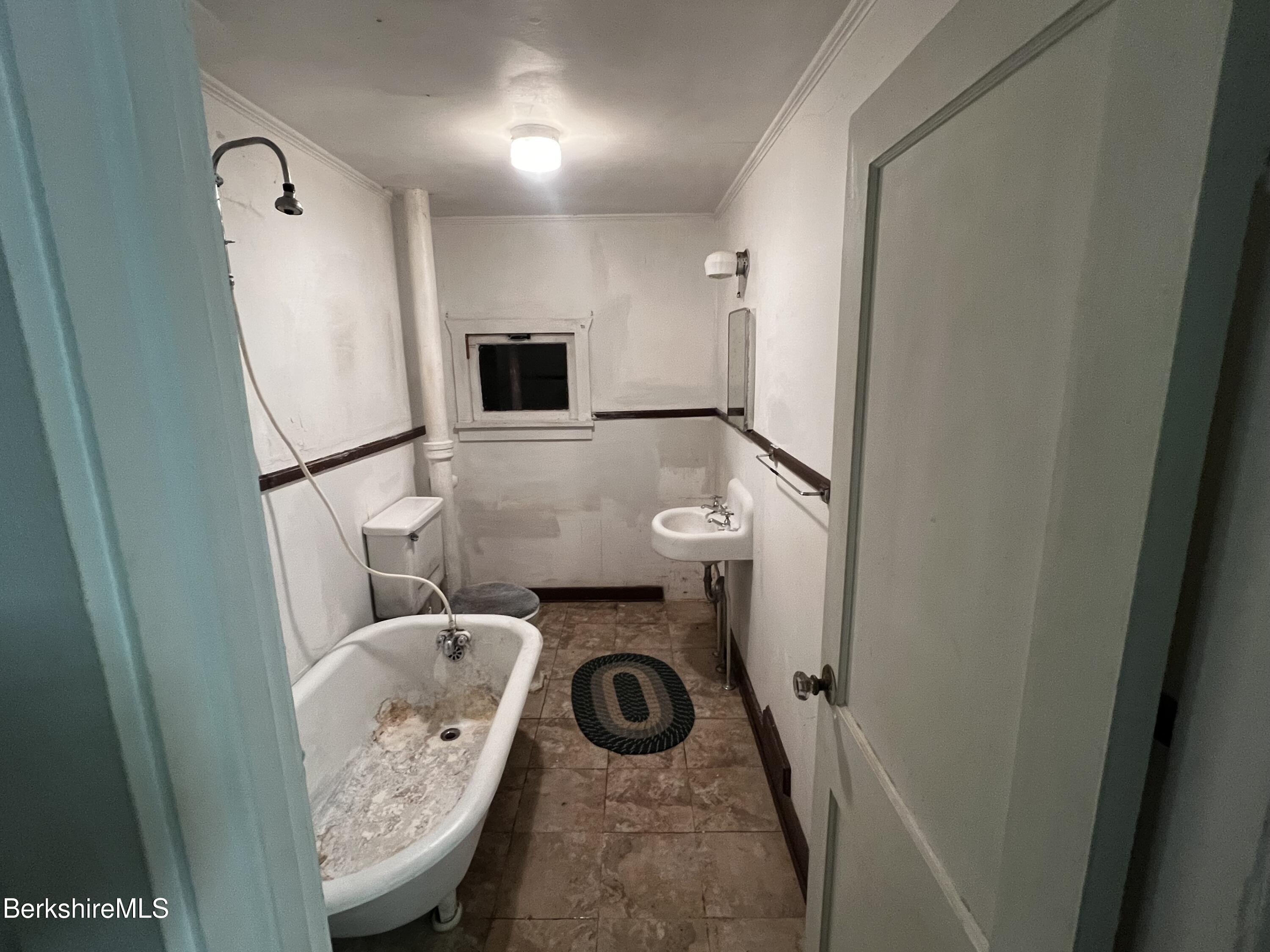 36 Beacon Avenue Pittsfield, MA 01201 - Photo 11 of 14 Bathroom