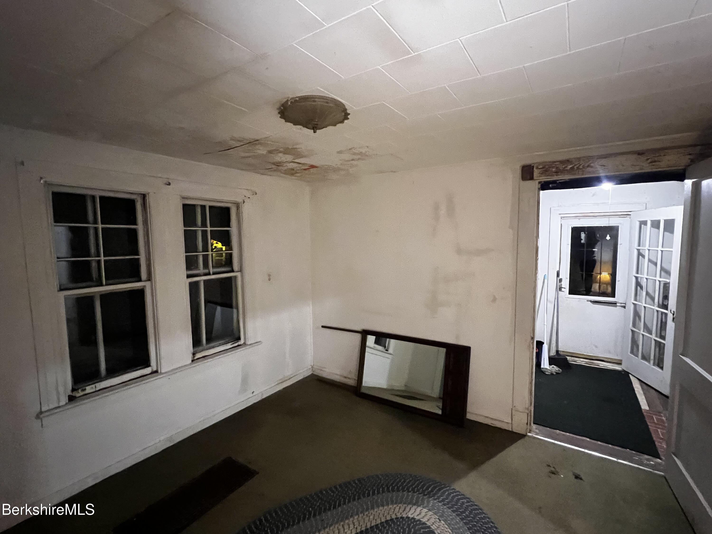 36 Beacon Avenue Pittsfield, MA 01201 - Photo 4 of 14 Living Room