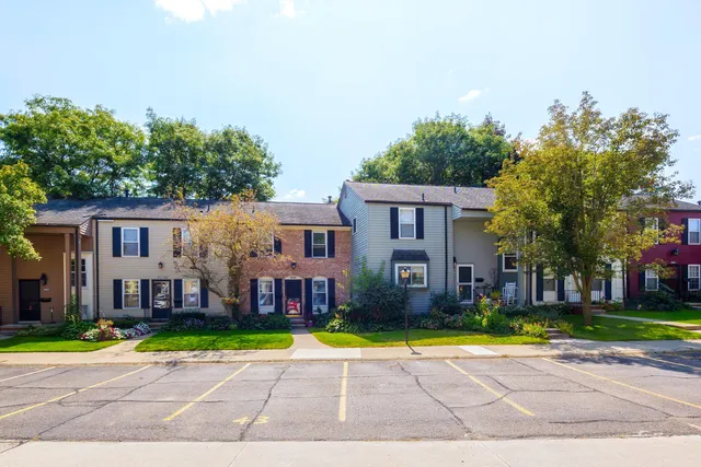 $279,900 | 3367 Burbank Drive, Ann Arbor, MI 48105
