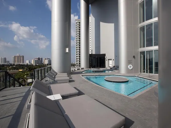 $28,900 | 18555 Collins Avenue, Unit 4305, Sunny Isles Beach, FL 33160
