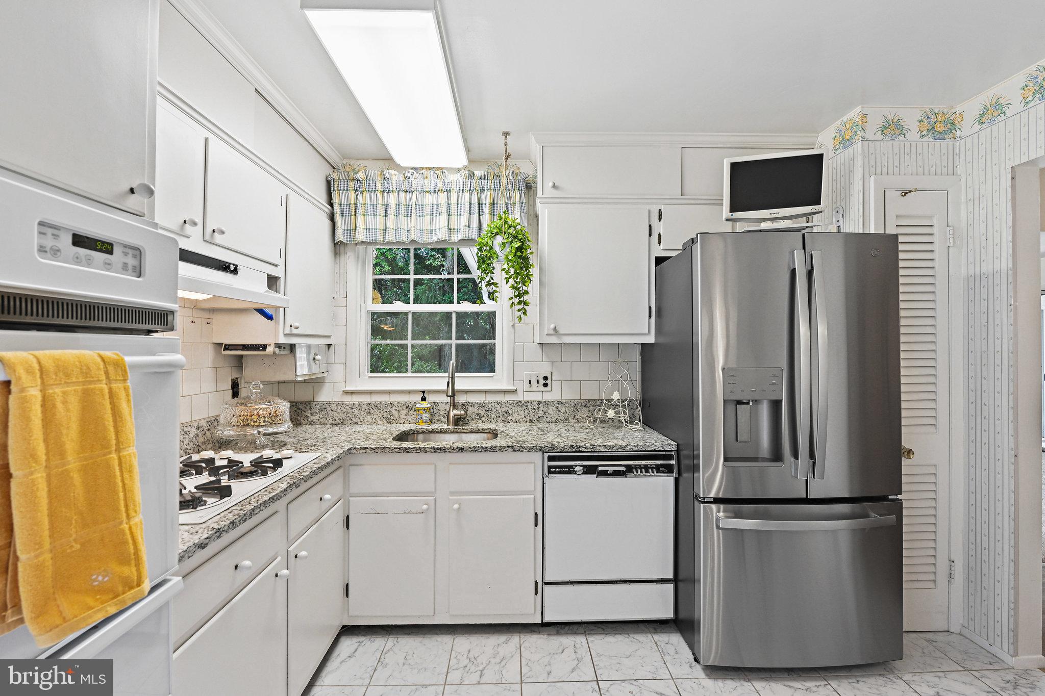 6702 Greenview Lane Springfield, VA 22152 - Photo 17 of 36