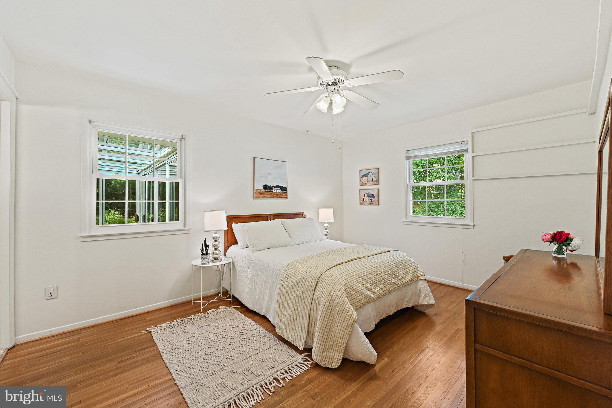 6702 Greenview Lane Springfield, VA 22152 - Photo 23 of 36 Primary Bedroom