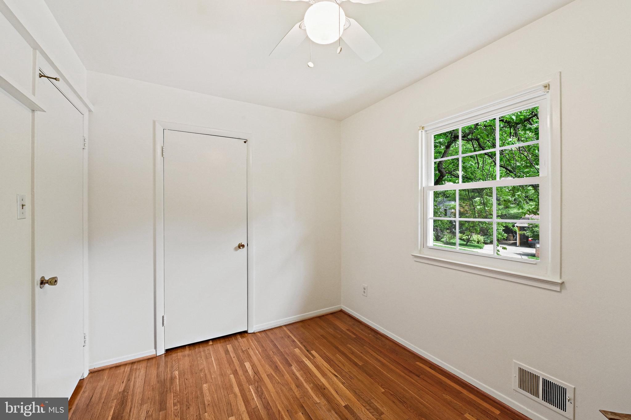 6702 Greenview Lane Springfield, VA 22152 - Photo 27 of 36 Bedroom #3