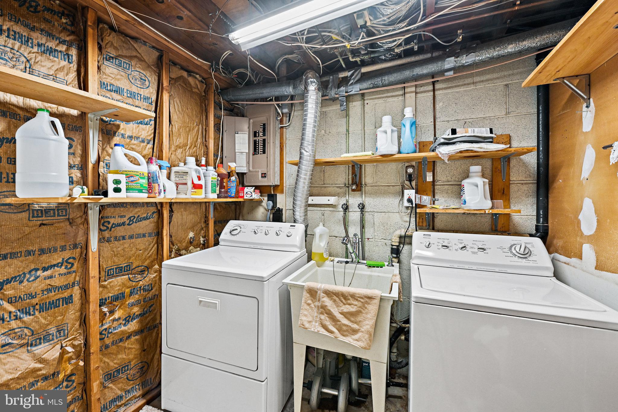 6702 Greenview Lane Springfield, VA 22152 - Photo 32 of 36 Laundry