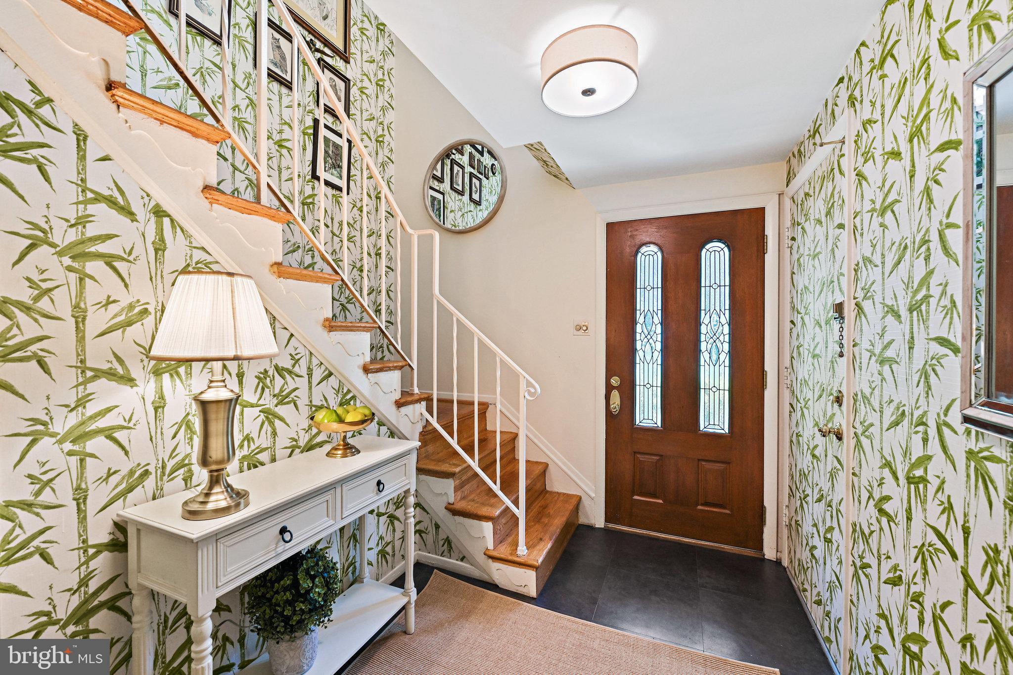 6702 Greenview Lane Springfield, VA 22152 - Photo 4 of 36