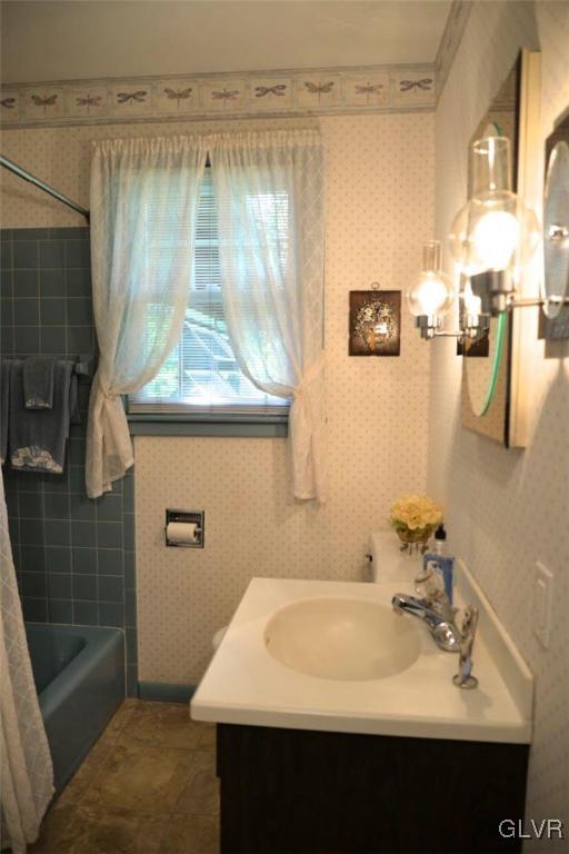 2230 Church Road Bethlehem, PA 18015 - Photo 16 of 32 FIRST FLOOR FULL BATH.