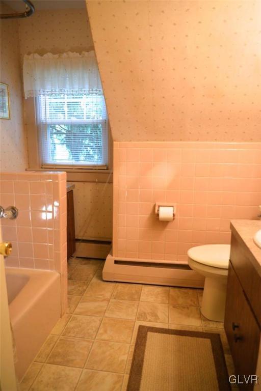 2230 Church Road Bethlehem, PA 18015 - Photo 22 of 32 SECOND FLOOR FULL BATH.