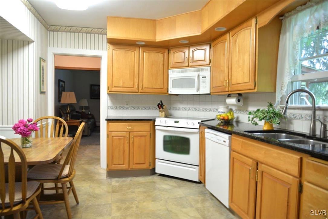 2230 Church Road Bethlehem, PA 18015 - Photo 8 of 32 EAT-IN KITCHEN, GRANITE COUNTERS, OAK CABINETS, DO