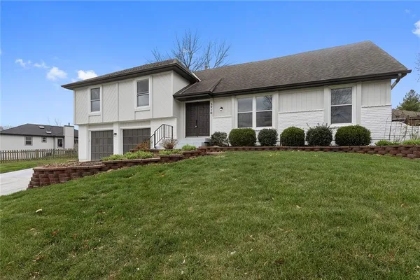 $440,000 | 3910 Southwest Linden Lane, Lee's Summit, MO 64082