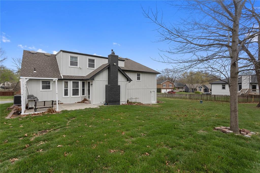 3910 Southwest Linden Lane Lee's Summit, MO 64082 - Photo 34 of 36