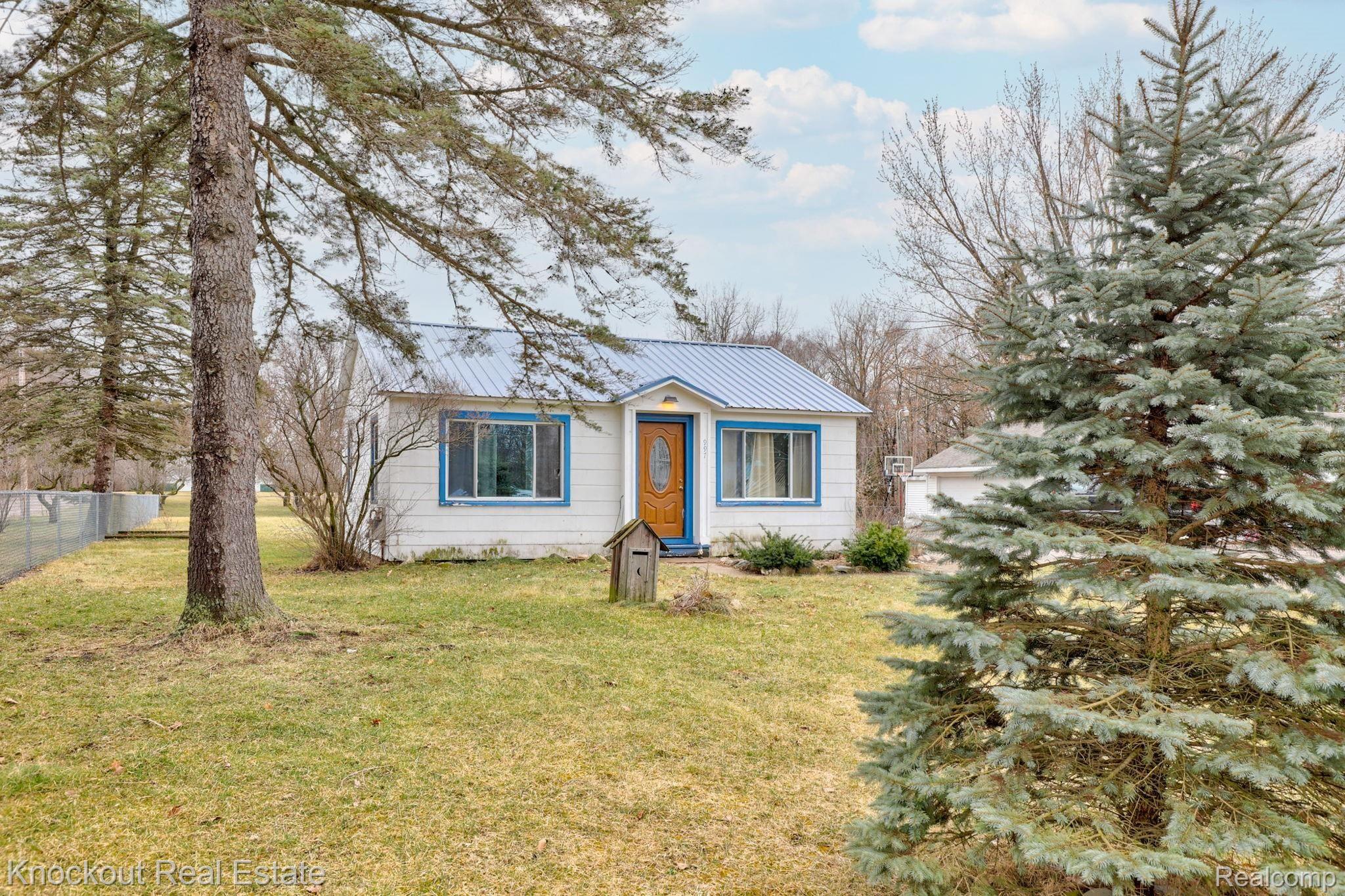 997 Day Road Vassar, MI 48768 - Photo 1 of 30 1-web-or-mls-997 Day Rd Vassar2.jpg