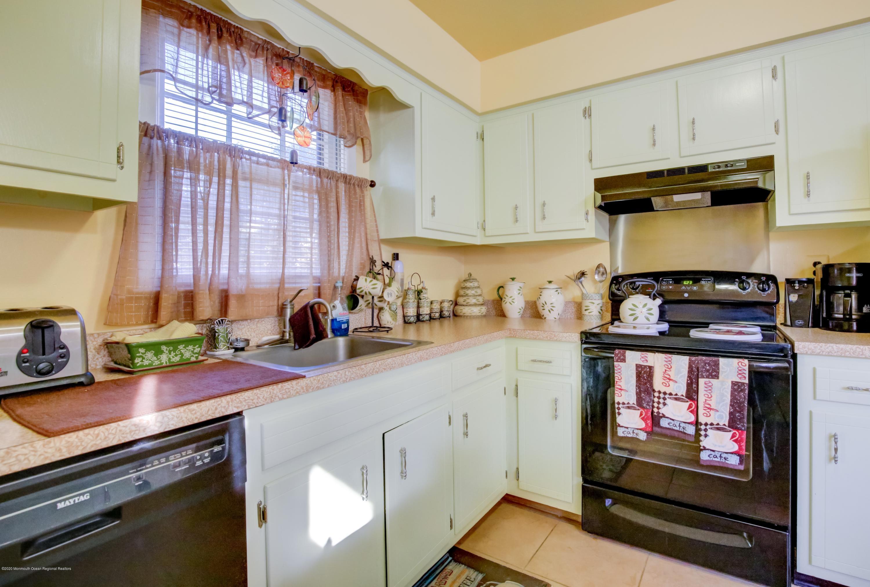 1412 Leonard Street Plainfield, NJ 07060 - Photo 8 of 26 1412LeonardSt.Plainfield-12