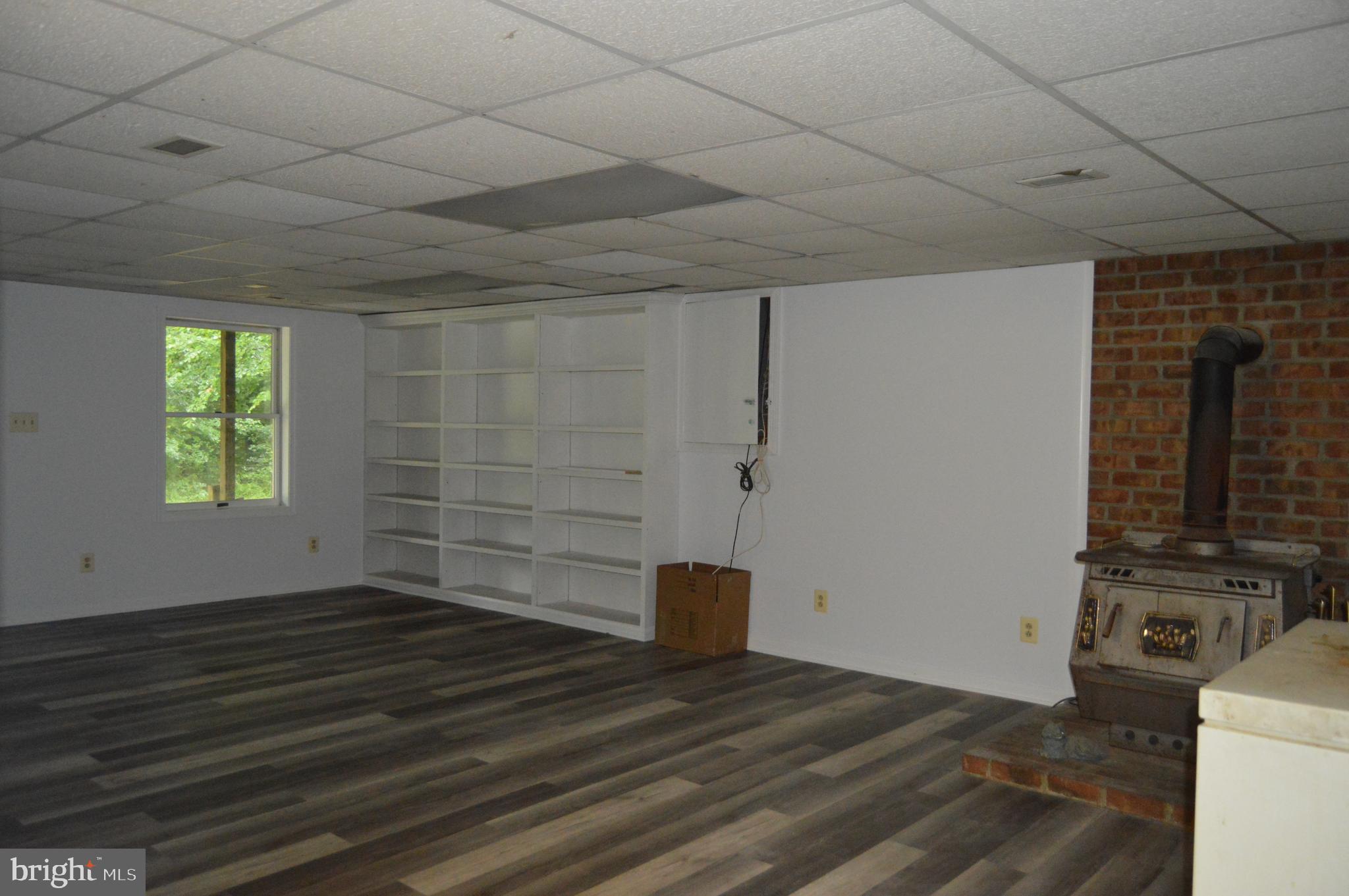 29042 Sparta Road Milford, VA 22514 - Photo 15 of 17 Family room