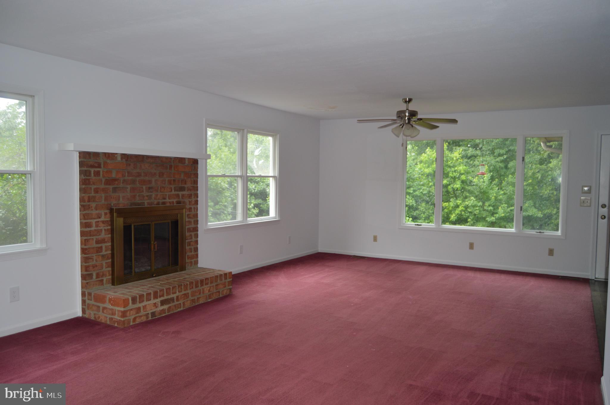 29042 Sparta Road Milford, VA 22514 - Photo 3 of 17 Living Room