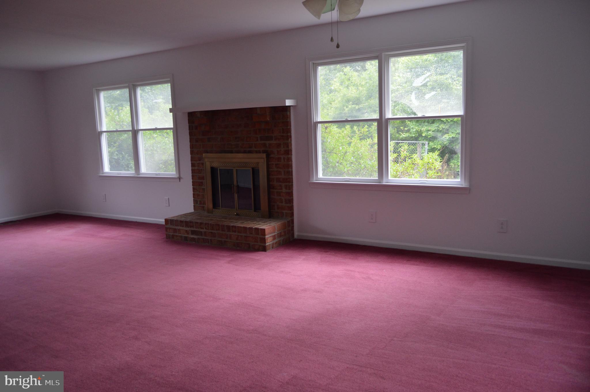 29042 Sparta Road Milford, VA 22514 - Photo 5 of 17 Living room