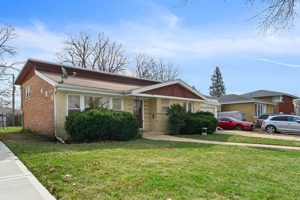 $349,900 | 9829 South 51st Avenue, Oak Lawn, IL 60453